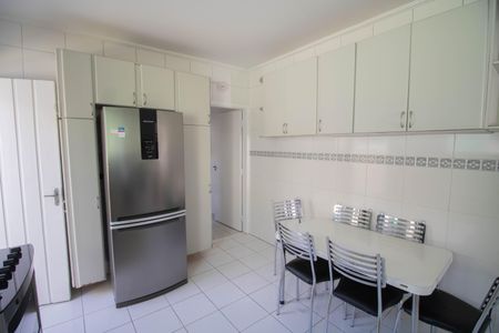 Casa para alugar com 150m², 3 quartos e 3 vagas Casa para alugar com 150m², 3 quartos e 3 vagasCOZINHA