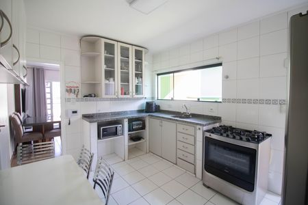 Casa para alugar com 150m², 3 quartos e 3 vagas Casa para alugar com 150m², 3 quartos e 3 vagasCOZINHA