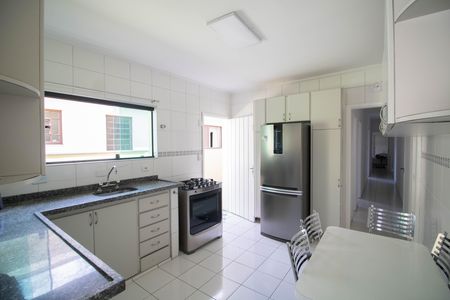 Casa para alugar com 150m², 3 quartos e 3 vagas Casa para alugar com 150m², 3 quartos e 3 vagasCOZINHA