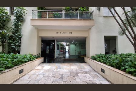 Apartamento para alugar com 70m², 3 quartos e 2 vagasEntrada do Prédio