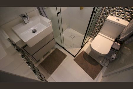 Apartamento à venda com 83m², 2 quartos e 1 vaga Apartamento à venda com 83m², 2 quartos e 1 vagaBanheiro da Suíte 2