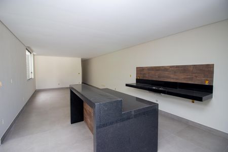 Casa à venda com 198m², 3 quartos e 2 vagas Casa à venda com 198m², 3 quartos e 2 vagasCozinha e Área de Serviço