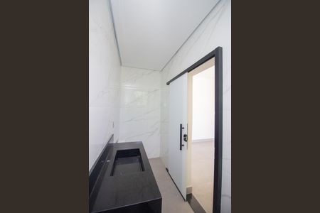 Banheiro da Suíte de casa à venda com 3 quartos, 198m² em Parque Maracana, Contagem