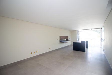 Casa à venda com 198m², 3 quartos e 2 vagas Casa à venda com 198m², 3 quartos e 2 vagasCozinha e Área de Serviço