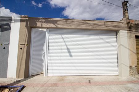 Casa à venda com 198m², 3 quartos e 2 vagas Casa à venda com 198m², 3 quartos e 2 vagasFachada