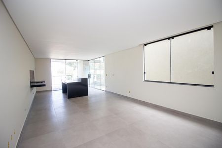 Casa à venda com 198m², 3 quartos e 2 vagas Casa à venda com 198m², 3 quartos e 2 vagasCozinha e Área de Serviço