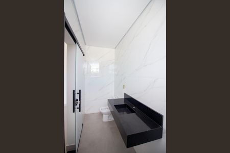 Casa à venda com 198m², 3 quartos e 2 vagas Casa à venda com 198m², 3 quartos e 2 vagasBanheiro da Suíte