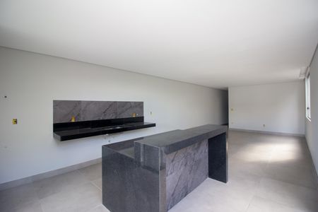 Casa à venda com 198m², 3 quartos e 2 vagas Casa à venda com 198m², 3 quartos e 2 vagasCozinha e Área de Serviço