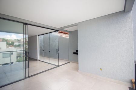 Casa à venda com 198m², 3 quartos e 2 vagas Casa à venda com 198m², 3 quartos e 2 vagasÁrea gourmet