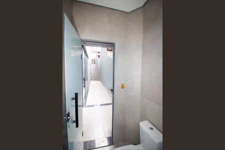 Casa à venda com 198m², 3 quartos e 2 vagas Casa à venda com 198m², 3 quartos e 2 vagasBanheiro