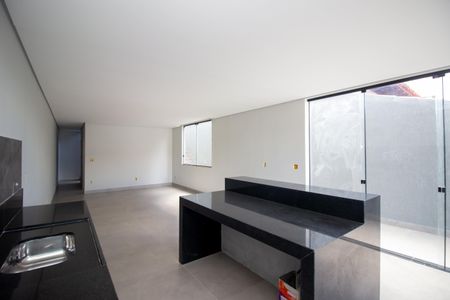 Casa à venda com 198m², 3 quartos e 2 vagas Casa à venda com 198m², 3 quartos e 2 vagasCozinha e Área de Serviço