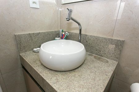 Apartamento à venda com 75m², 2 quartos e 2 vagas Apartamento à venda com 75m², 2 quartos e 2 vagasBanheiro da Suíte