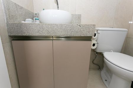 Apartamento à venda com 75m², 2 quartos e 2 vagas Apartamento à venda com 75m², 2 quartos e 2 vagasBanheiro da Suíte