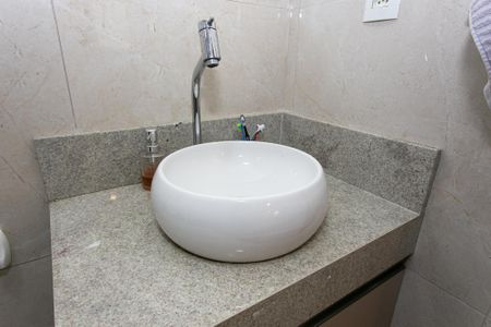 Apartamento à venda com 75m², 2 quartos e 2 vagas Apartamento à venda com 75m², 2 quartos e 2 vagasBanheiro
