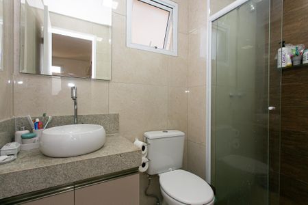 Apartamento à venda com 75m², 2 quartos e 2 vagas Apartamento à venda com 75m², 2 quartos e 2 vagasBanheiro da Suíte