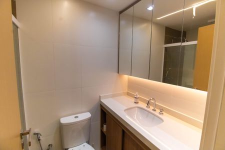 Apartamento à venda com 99m², 2 quartos e 2 vagasBanheiro da Suíte