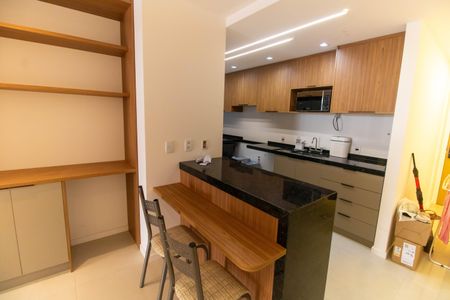 Apartamento à venda com 99m², 2 quartos e 2 vagasCozinha e Área de Serviço