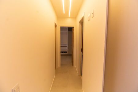 Apartamento à venda com 99m², 2 quartos e 2 vagasCorredor 