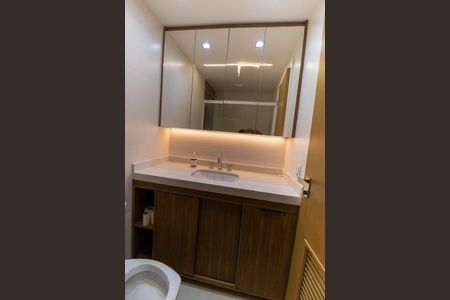 Apartamento à venda com 99m², 2 quartos e 2 vagasBanheiro da Suíte