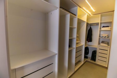 Apartamento à venda com 99m², 2 quartos e 2 vagasCloset da suíte