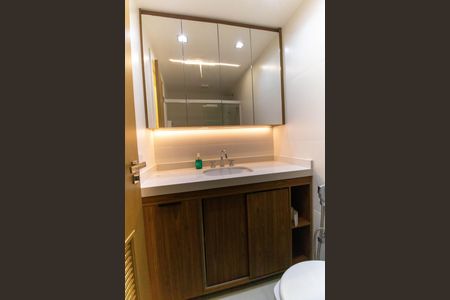 Apartamento à venda com 99m², 2 quartos e 2 vagasBanheiro Social