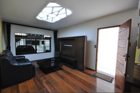 Casa à venda com 122m², 3 quartos e 2 vagasSala