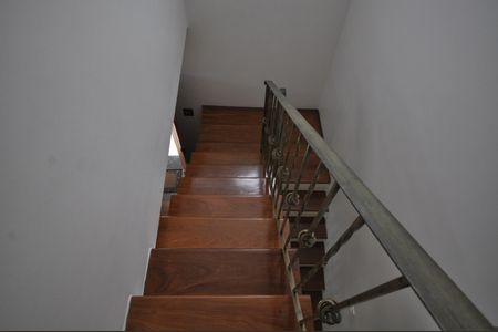 Casa à venda com 122m², 3 quartos e 2 vagasEscada 