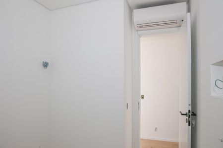 Apartamento à venda com 220m², 3 quartos e 2 vagas Apartamento à venda com 220m², 3 quartos e 2 vagasEscritório