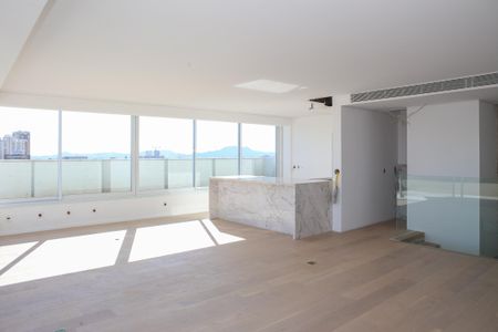 Apartamento à venda com 220m², 3 quartos e 2 vagas Apartamento à venda com 220m², 3 quartos e 2 vagasSala