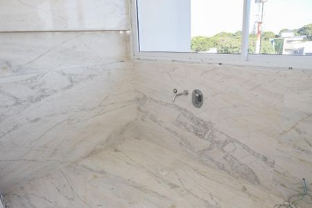 Apartamento à venda com 220m², 3 quartos e 2 vagas Apartamento à venda com 220m², 3 quartos e 2 vagasBanheiro da Suíte 1