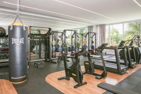 Apartamento à venda com 220m², 3 quartos e 2 vagas Apartamento à venda com 220m², 3 quartos e 2 vagasÁrea comum - Academia