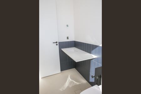 Apartamento à venda com 220m², 3 quartos e 2 vagas Apartamento à venda com 220m², 3 quartos e 2 vagasBanheiro da Suíte 2