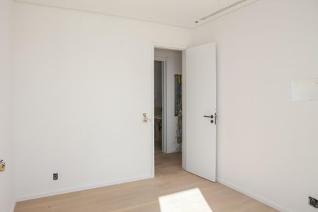 Apartamento à venda com 220m², 3 quartos e 2 vagas Apartamento à venda com 220m², 3 quartos e 2 vagasQuarto 3