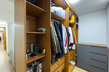Casa à venda com 240m², 3 quartos e 2 vagasCloset - Suíte