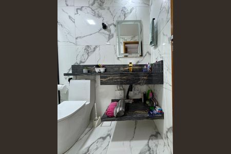 Casa à venda com 240m², 3 quartos e 2 vagasBanheiro - Suíte 
