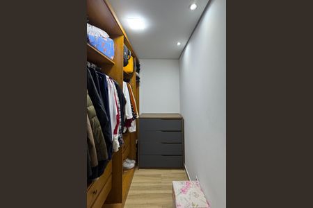 Casa à venda com 240m², 3 quartos e 2 vagasCloset - Suíte