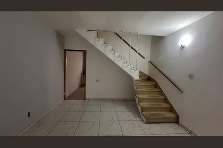 Casa para alugar com 80m², 2 quartos e 1 vaga Casa para alugar com 80m², 2 quartos e 1 vagaSala