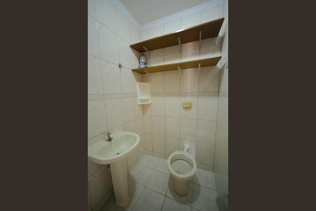 Casa para alugar com 193m², 3 quartos e 2 vagasBanheiro Área de convivência 