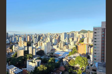 Apartamento à venda com 145m², 4 quartos e 3 vagasVista da suite 2