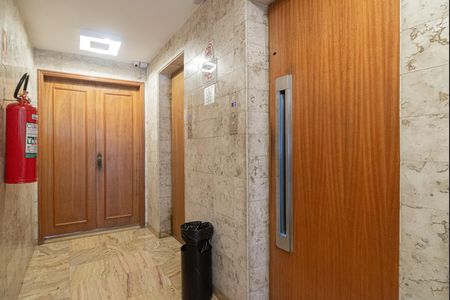 Apartamento à venda com 64m², 2 quartos e sem vagaÁrea comum - Elevadores