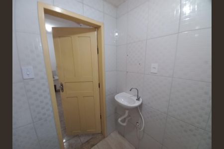 Apartamento para alugar com 76m², 2 quartos e sem vaga Apartamento para alugar com 76m², 2 quartos e sem vagaBanheiro social