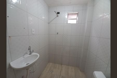 Apartamento para alugar com 76m², 2 quartos e sem vaga Apartamento para alugar com 76m², 2 quartos e sem vagaBanheiro social