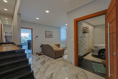 Casa à venda com 4 quartos, 300m² em Ana Lúcia, Belo Horizonte