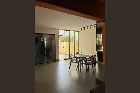 Casa de condomínio para alugar com 190m², 3 quartos e 2 vagasHall