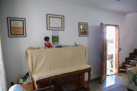 Casa à venda com 140m², 2 quartos e 5 vagasSala