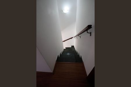 Casa de condomínio à venda com 75m², 2 quartos e 1 vagaEscada 