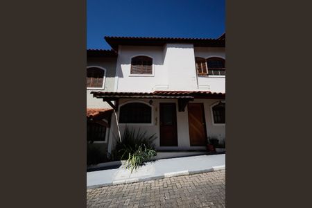 Casa de condomínio à venda com 75m², 2 quartos e 1 vagaFachada 