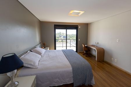 Casa de condomínio à venda com 350m², 4 quartos e 4 vagasSuíte 2