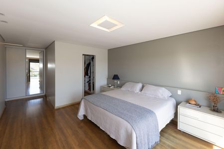 Casa de condomínio à venda com 350m², 4 quartos e 4 vagasSuíte 2