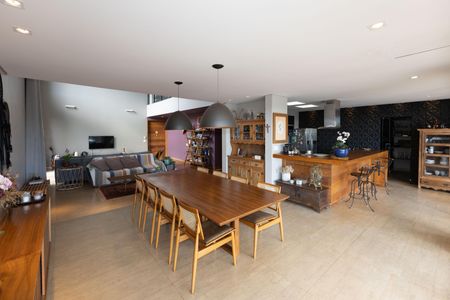 Casa de condomínio à venda com 350m², 4 quartos e 4 vagasSala de Jantar